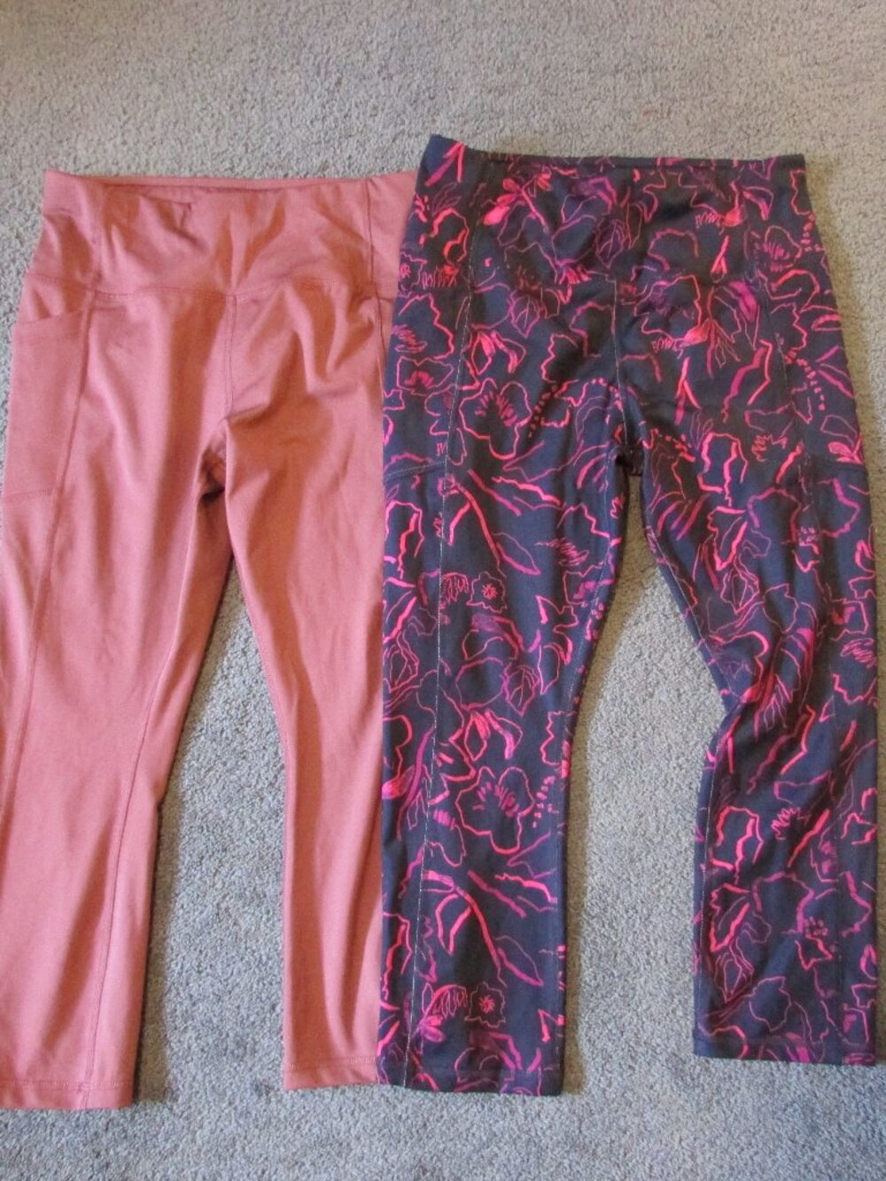 NWOT 2 Pair Avia Medium 8/10 Pink Blue Capri Leggings Yoga Pants Pockets
